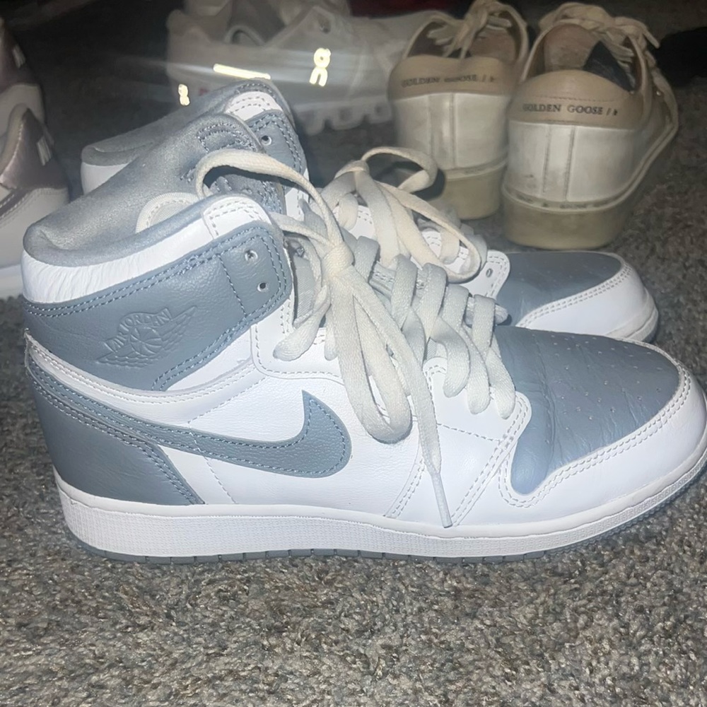 Jordans 1 grey